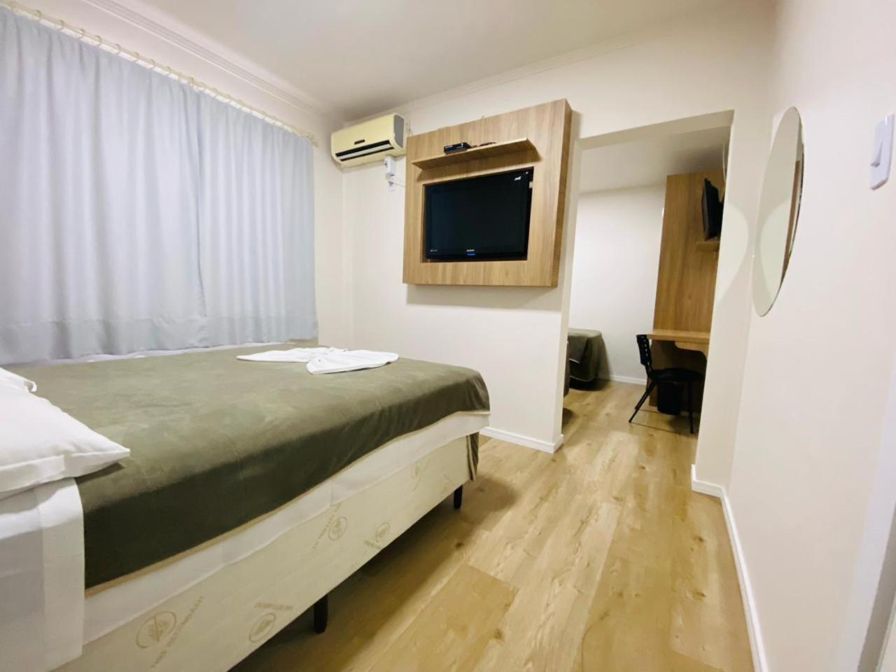 Hotel Paris Curitibanos Bagian luar foto