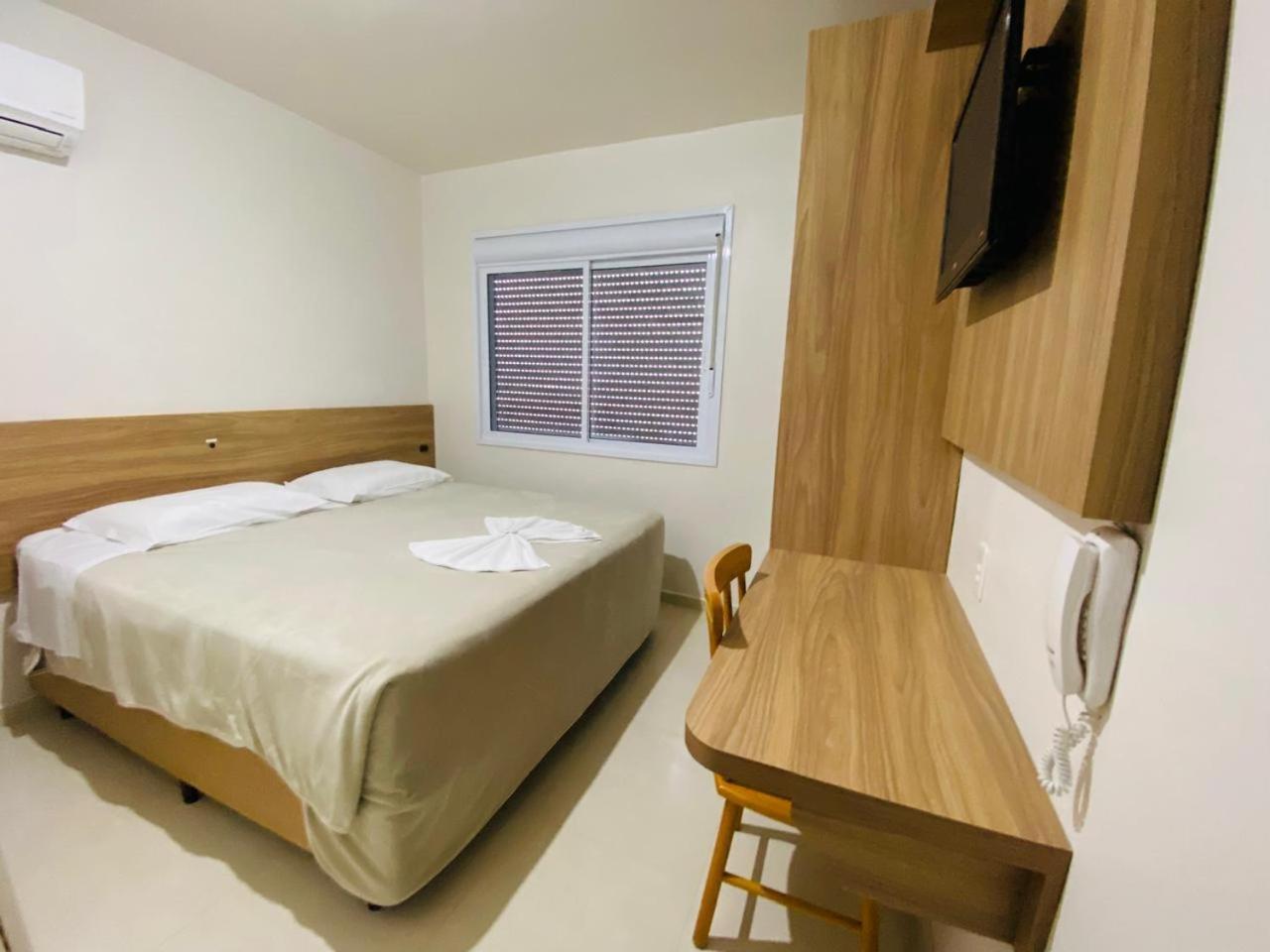Hotel Paris Curitibanos Bagian luar foto